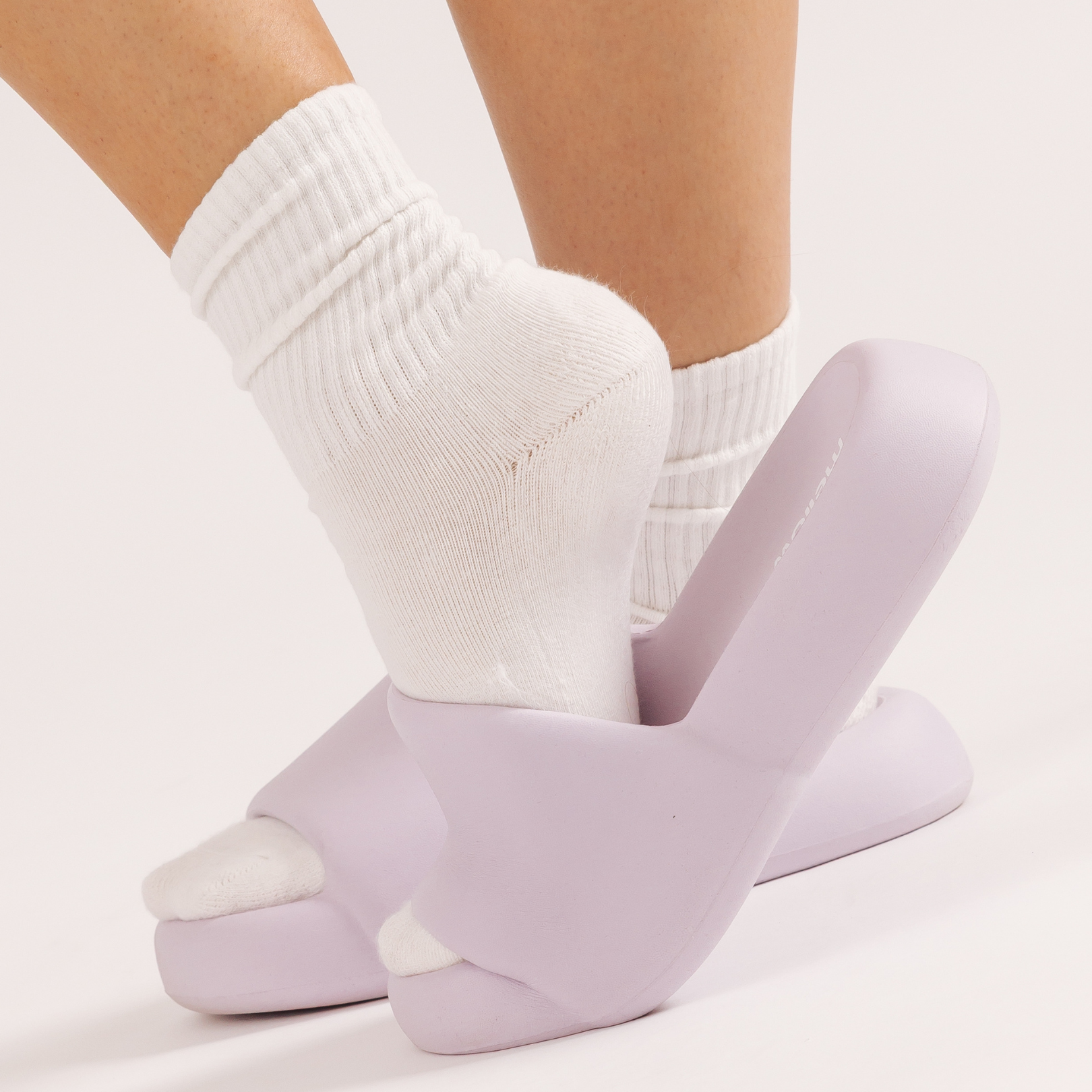 MellowSoft™ Cloud Slides: Gray / L (W8–9 / M7–8)